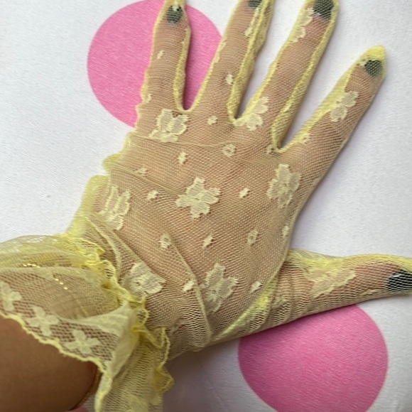 60s Vintage Lace Gloves - Picture 3 of 4